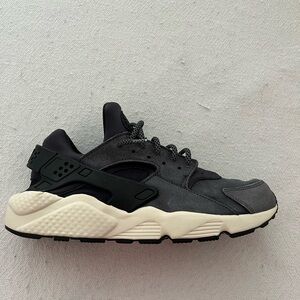 Nike Air Huarache black premium leather/suede custom reflective laces 🚧